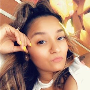 Meet your Posher, Desiree